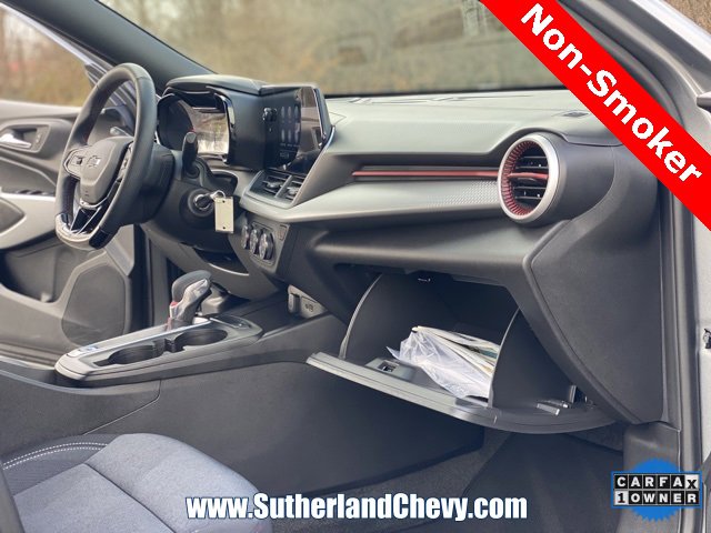 Certified 2025 Chevrolet Trax RS w/ Driver Confidence Package image 18