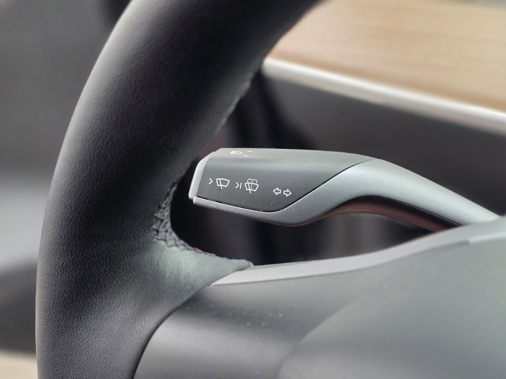 Used 2023 Tesla Model Y Long Range image 34