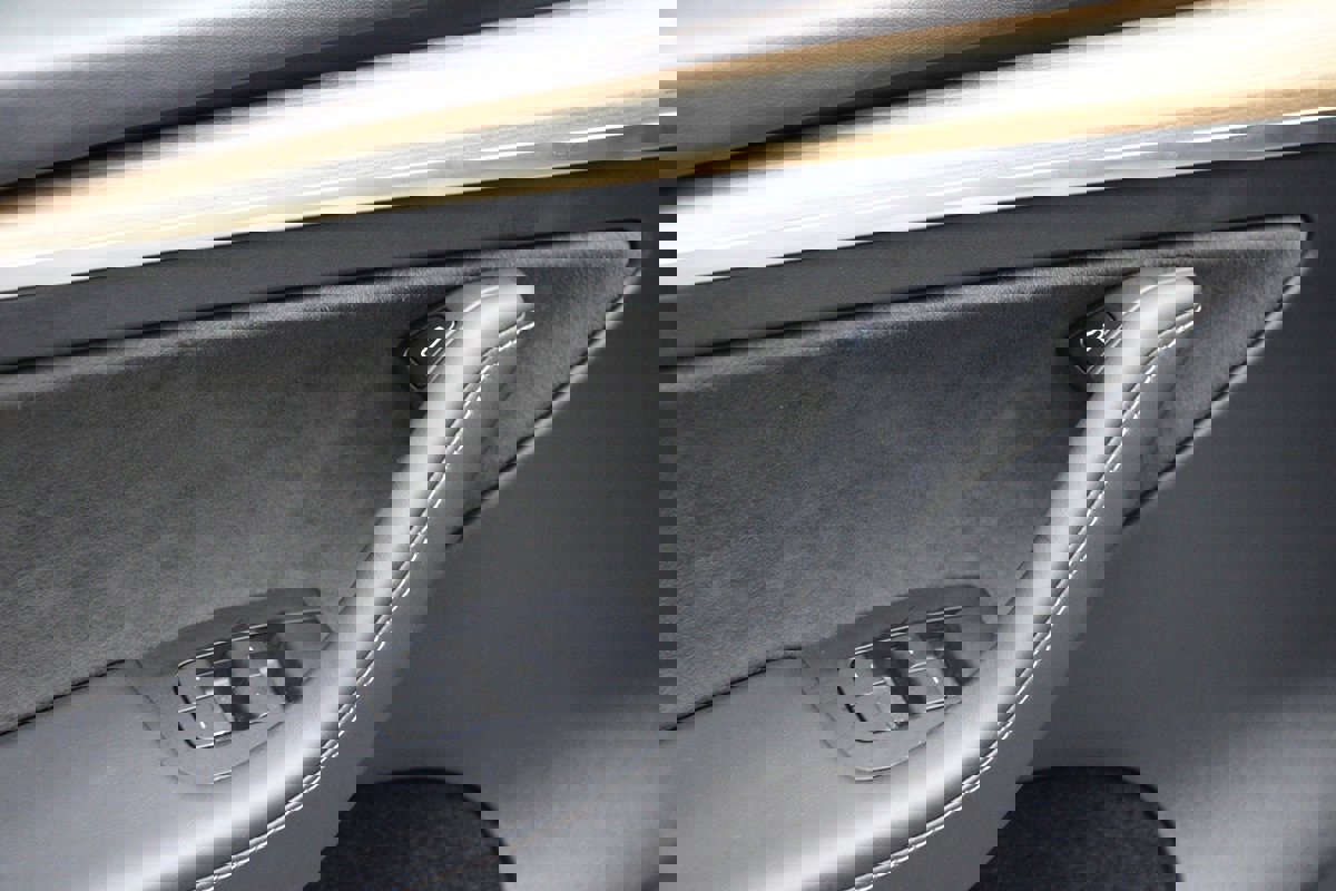 Used 2022 Tesla Model Y Long Range image 27