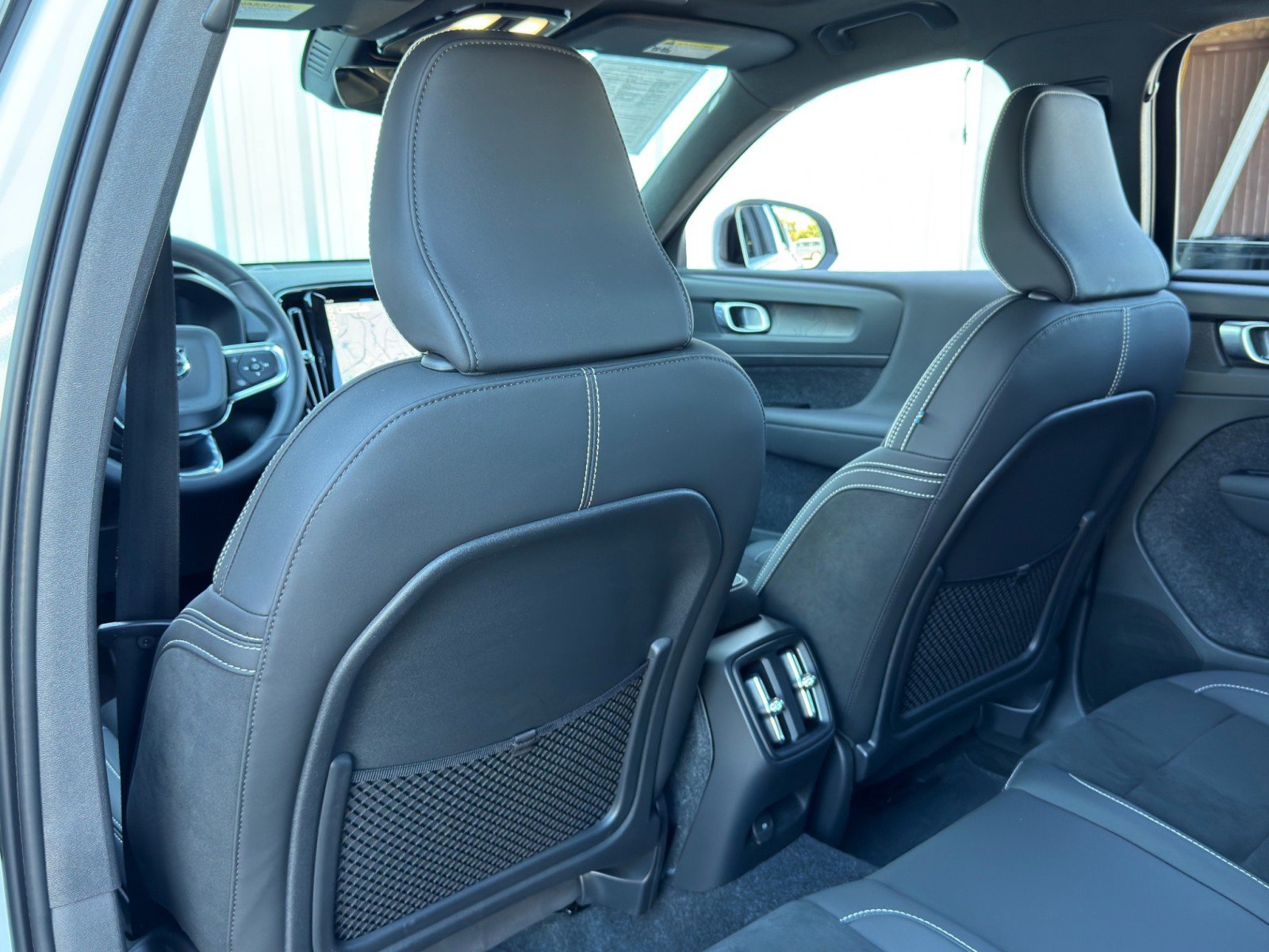 Used 2023 Volvo XC40 Recharge Plus w/ Protection Package Premier image 34