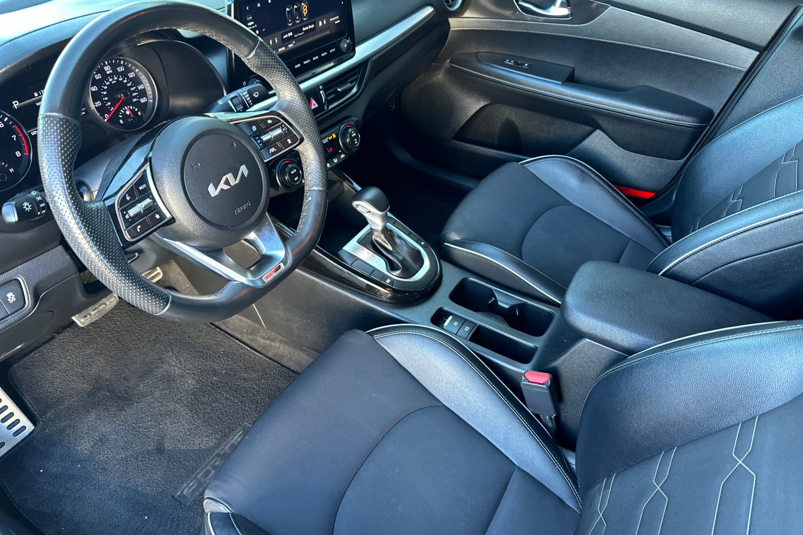 Used 2022 Kia Forte GT-Line w/ GT-Line Technology Package FWD image 11