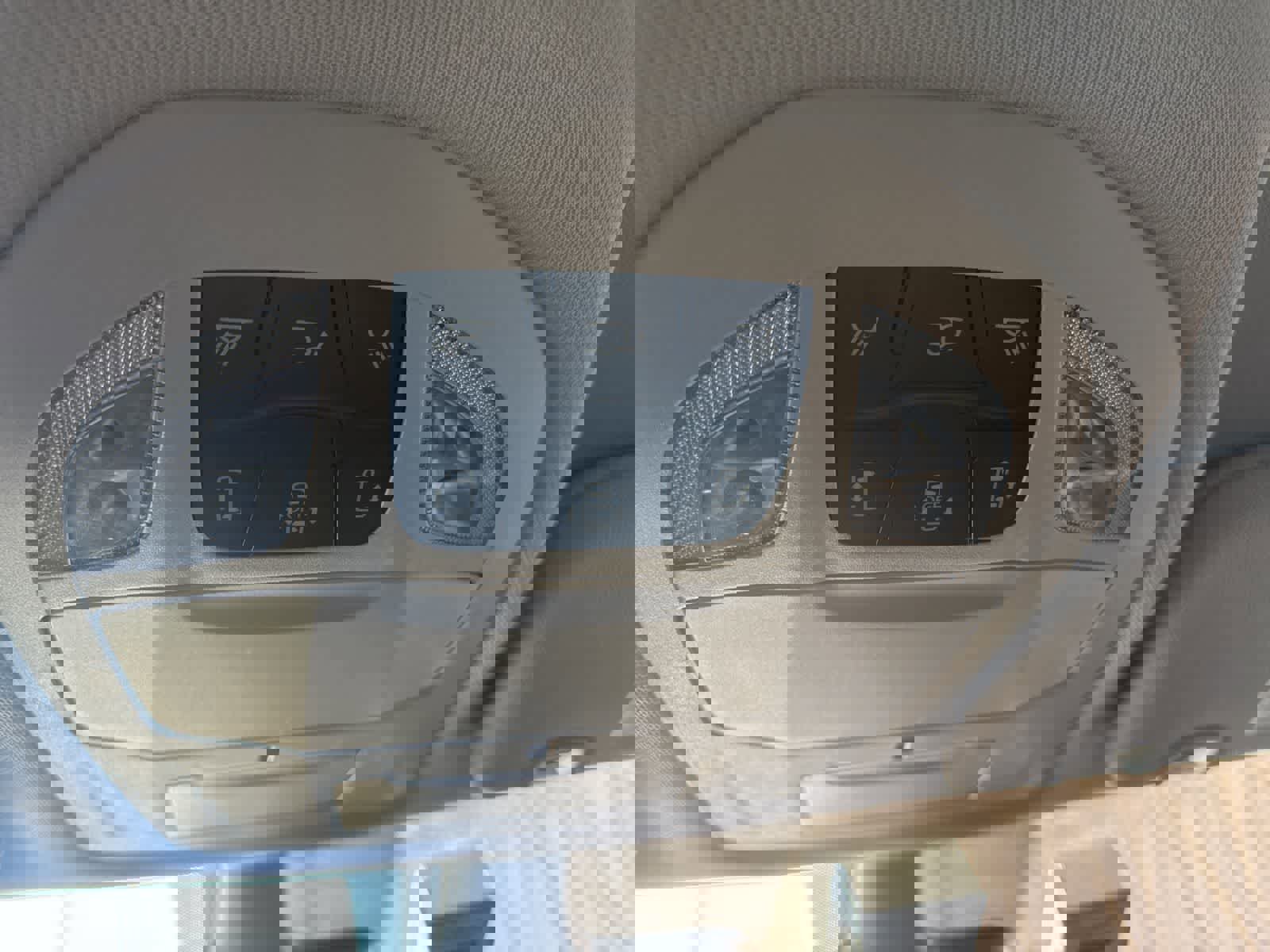 Used 2023 Chrysler Voyager LX image 28