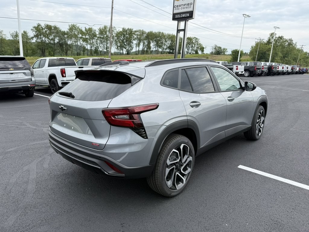 New 2026 Chevrolet Trax RS w/ Sunroof Package FWD image 5