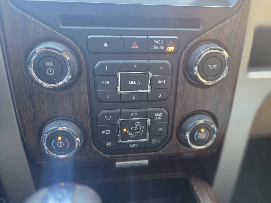 Used 2013 Ford F150 Lariat w/ Lariat Chrome Pkg AWD/4WD image 34