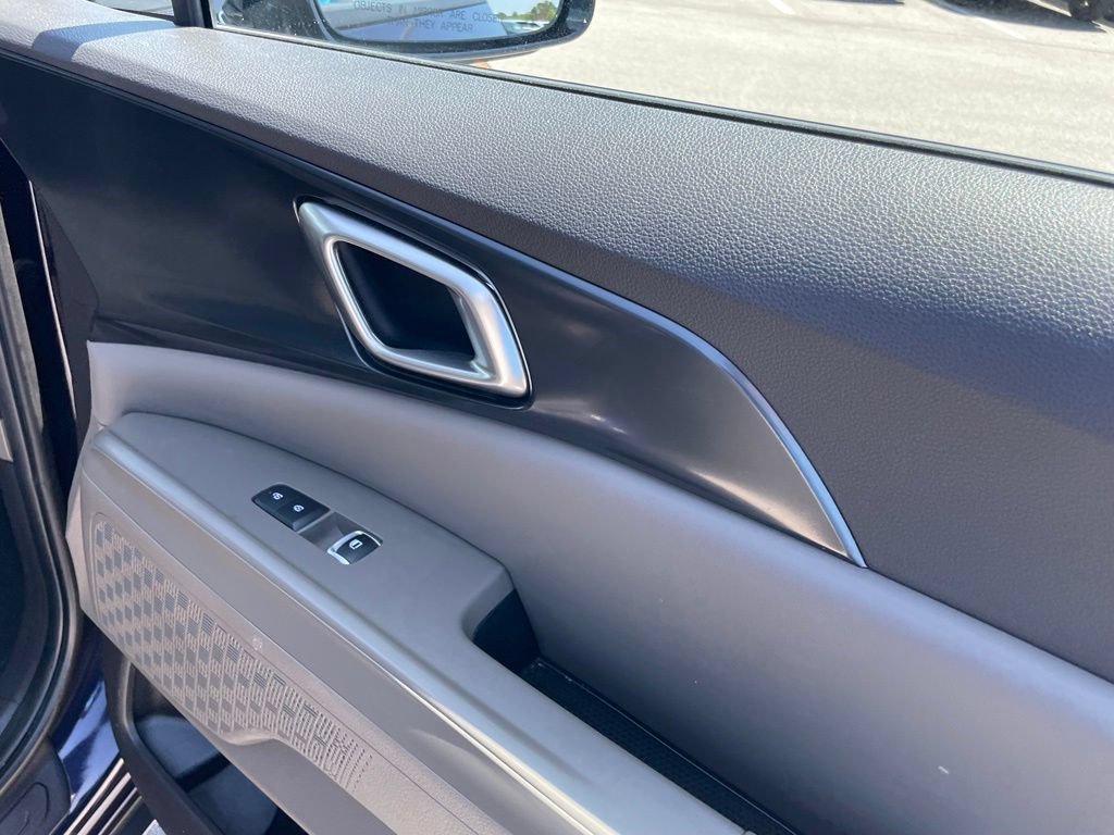 Certified 2025 Kia Carnival FWD image 32