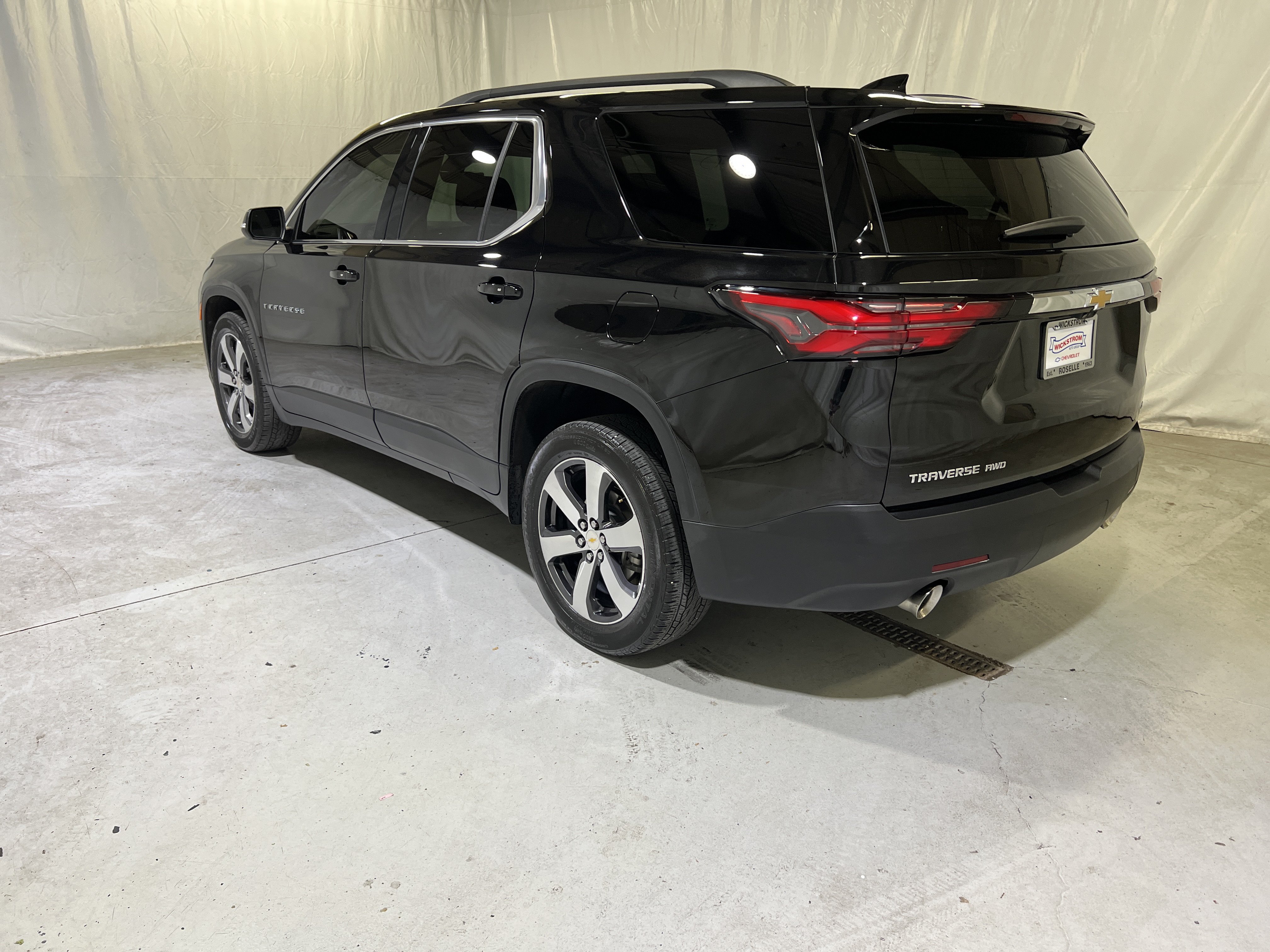 Certified 2023 Chevrolet Traverse LT w/ LT Premium Package AWD/4WD image 8