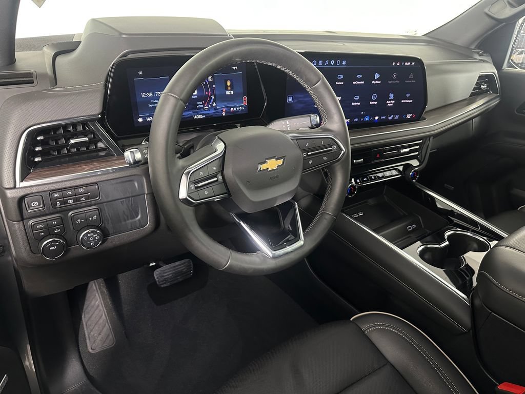 Used 2025 Chevrolet Suburban Premier AWD/4WD image 11