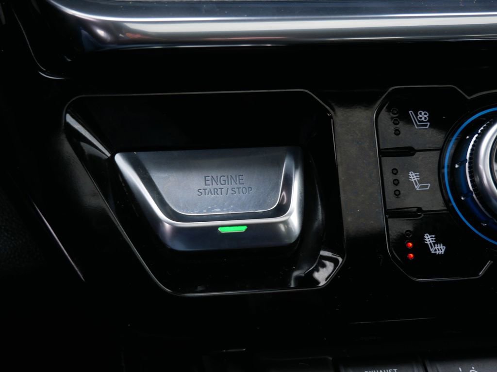 Certified 2025 GMC Sierra 3500 Denali w/ Technology Package image 28