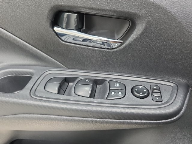 Used 2025 Nissan Versa SV FWD image 27