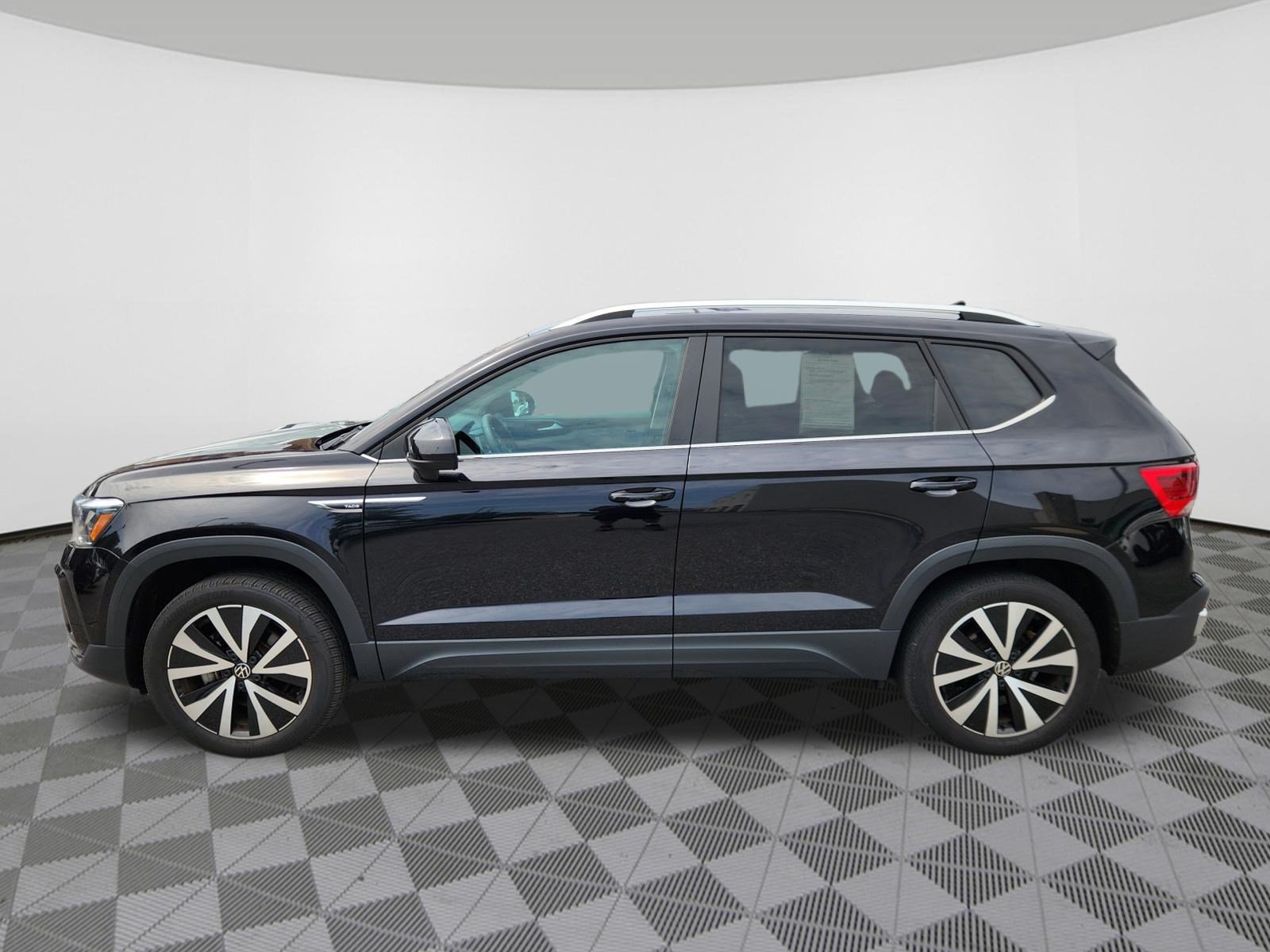 Used 2023 Volkswagen Taos SE AWD/4WD image 5
