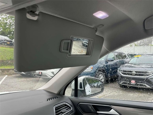 Used 2022 Volkswagen Tiguan SE image 30