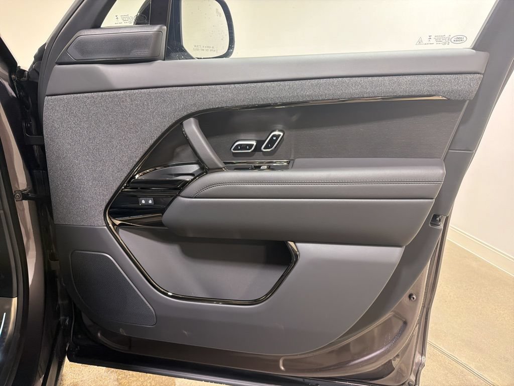 New 2026 Land Rover Range Rover Sport Dynamic SE AWD/4WD image 23