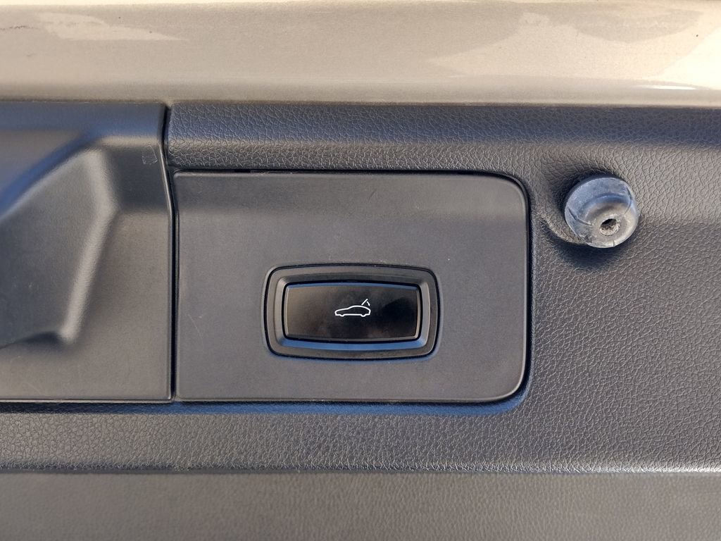 Used 2012 Porsche Panamera 4 w/ Premium Pkg Plus image 19