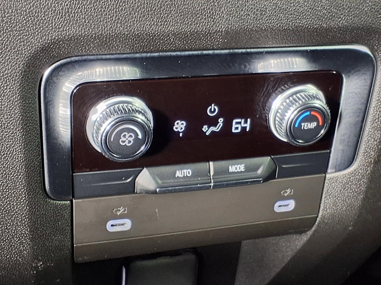 Used 2024 GMC Yukon SLE w/ Gmc Pro Safety Plus Package image 12