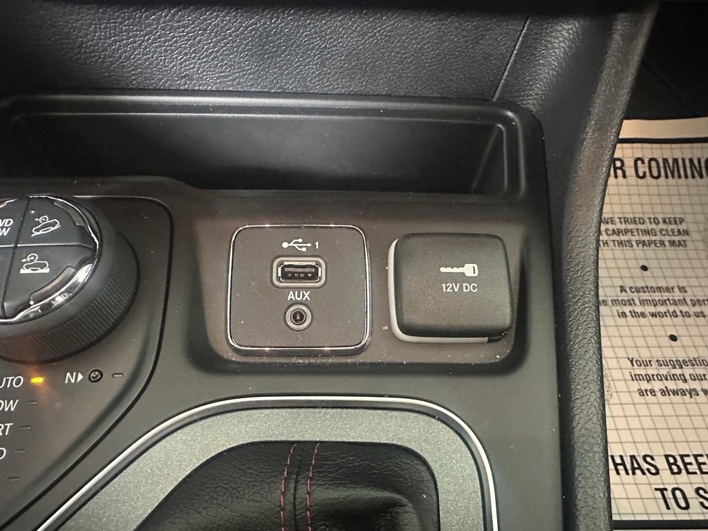 Used 2020 Jeep Cherokee Trailhawk w/ Comfort/Convenience Group AWD/4WD image 33