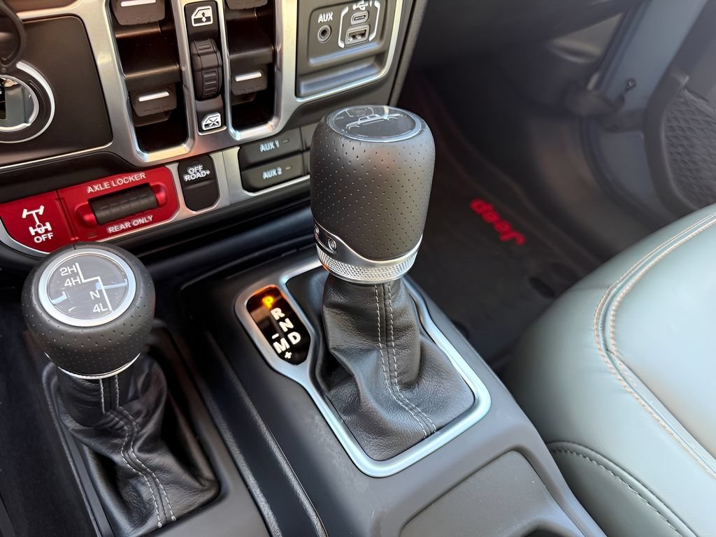 Used 2025 Jeep Gladiator Mojave w/ Convenience Group AWD/4WD image 33