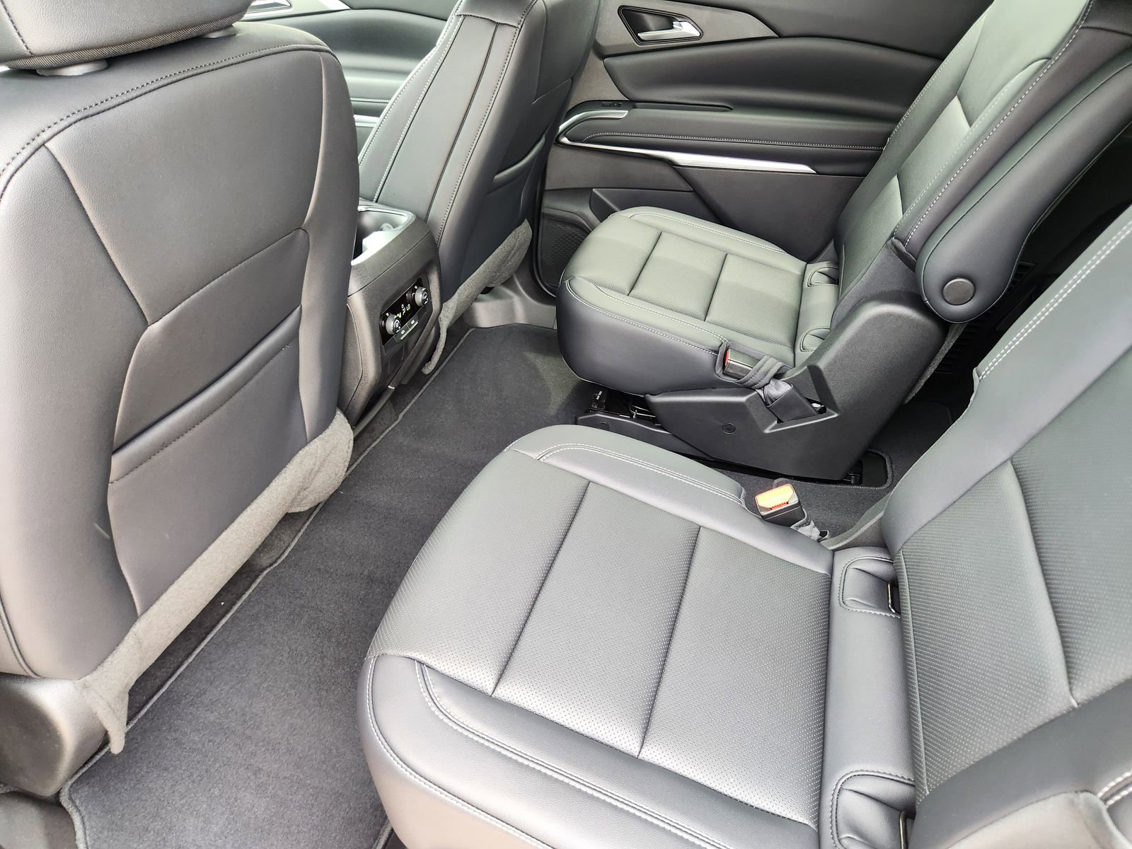 New 2026 Chevrolet Traverse LT w/ Midnight/Sport Edition FWD image 25