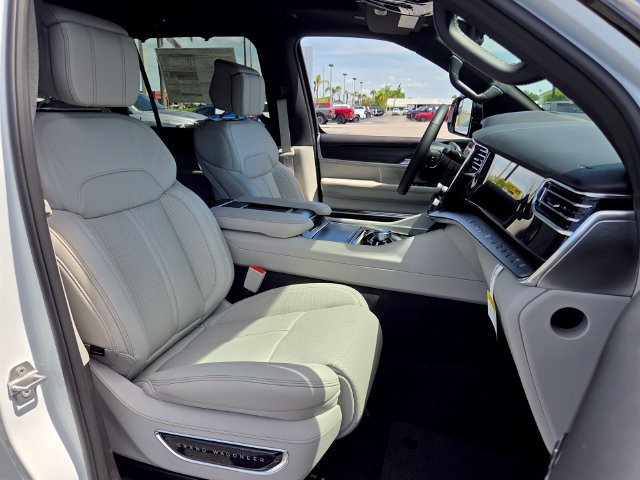 New 2026 Jeep Grand Wagoneer Summit w/ Premium Group III AWD/4WD image 16