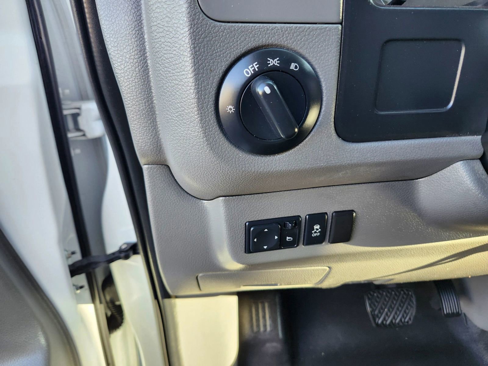 Used 2018 Nissan NV 2500 S image 24