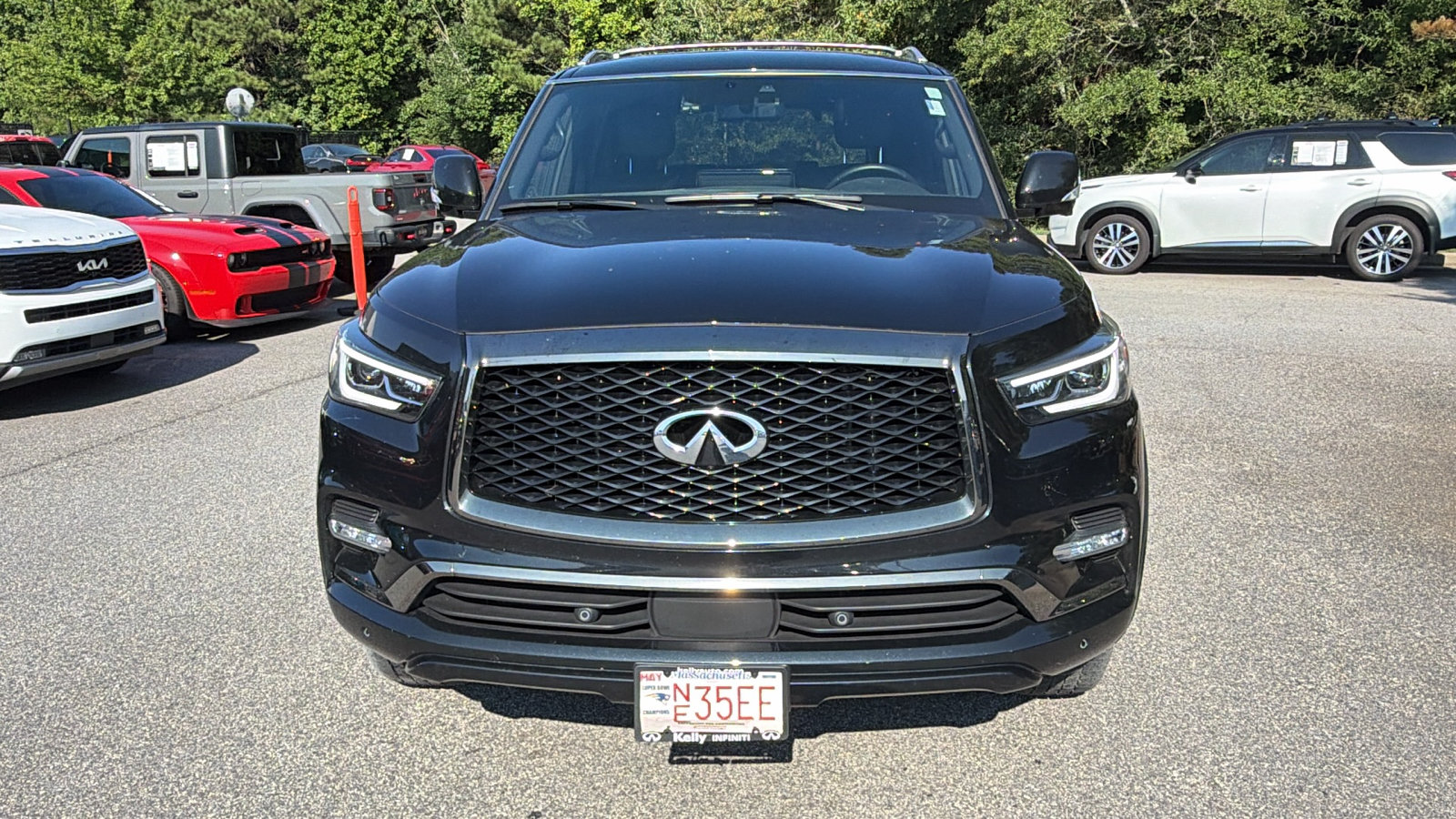 Used 2024 INFINITI QX80 Sensory AWD/4WD image 3