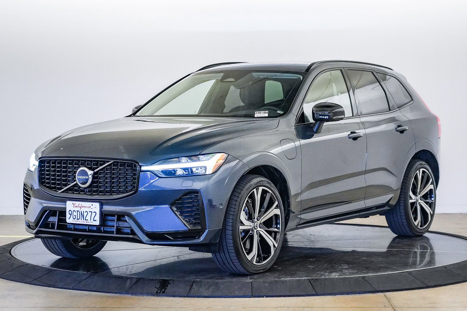 Certified 2023 Volvo XC60 T8 Ultimate w/ Protection Package Premier AWD/4WD image 1