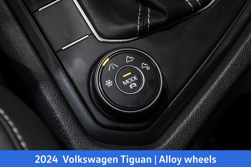 Used 2024 Volkswagen Tiguan SE R-Line image 26