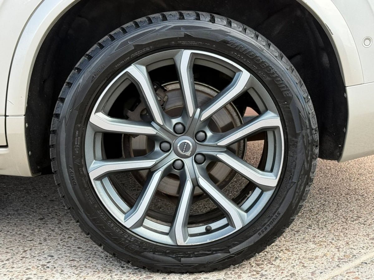Used 2016 Volvo XC90 T6 Momentum w/ Momentum Plus Package AWD/4WD image 27