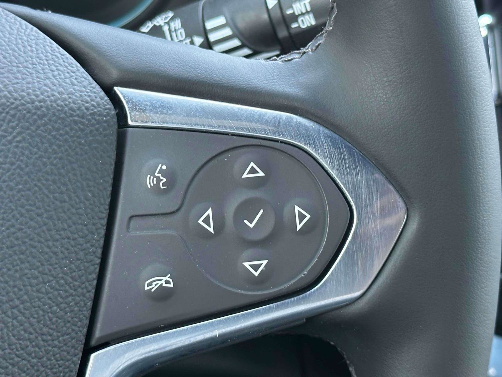 Used 2023 Chevrolet Traverse LT image 22