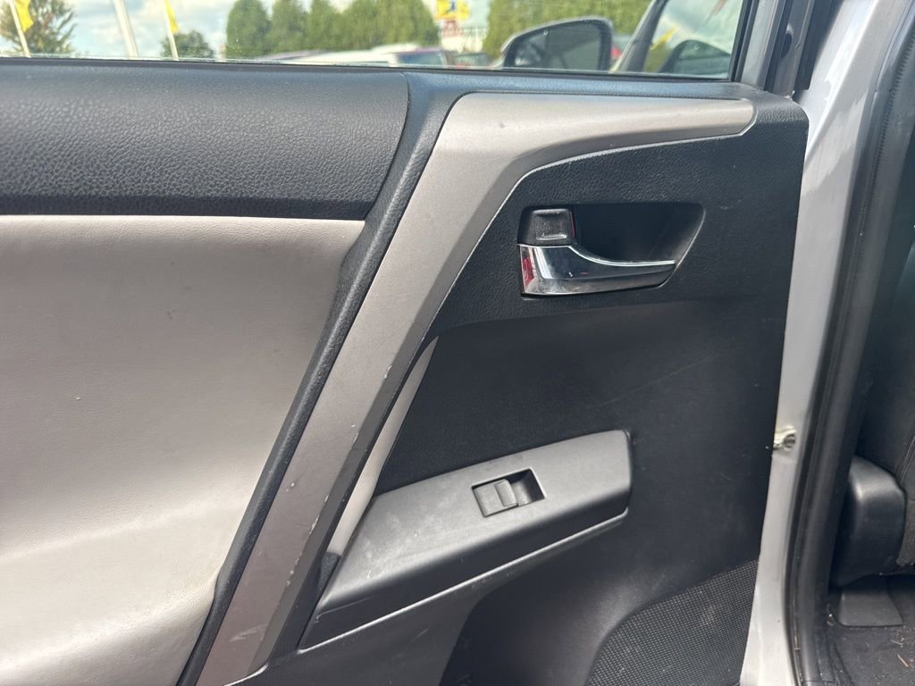 Used 2017 Toyota RAV4 XLE image 20