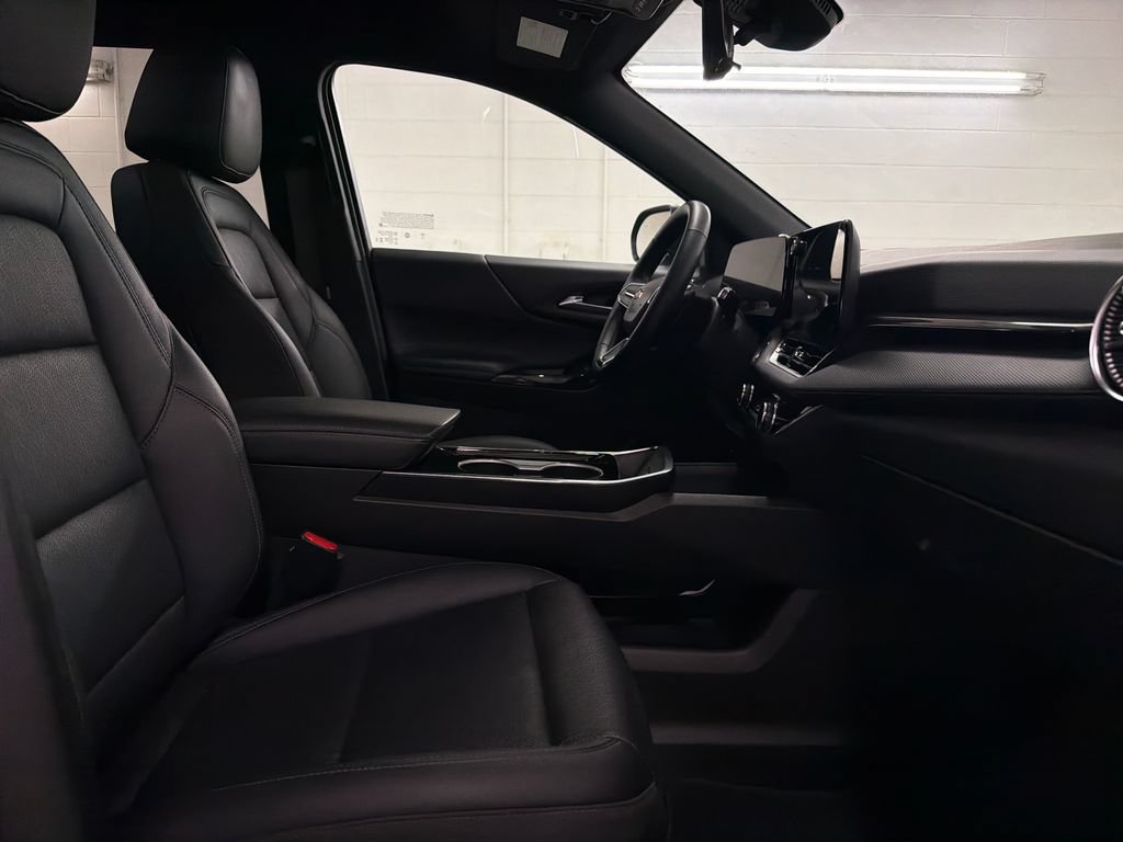 Used 2025 Chevrolet Equinox LT w/ Convenience Package II FWD image 29