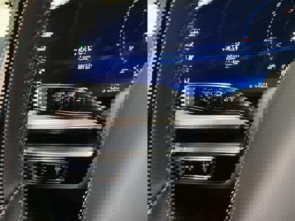 Certified 2024 Cadillac Lyriq Luxury w/ Nappa Leather Package image 23