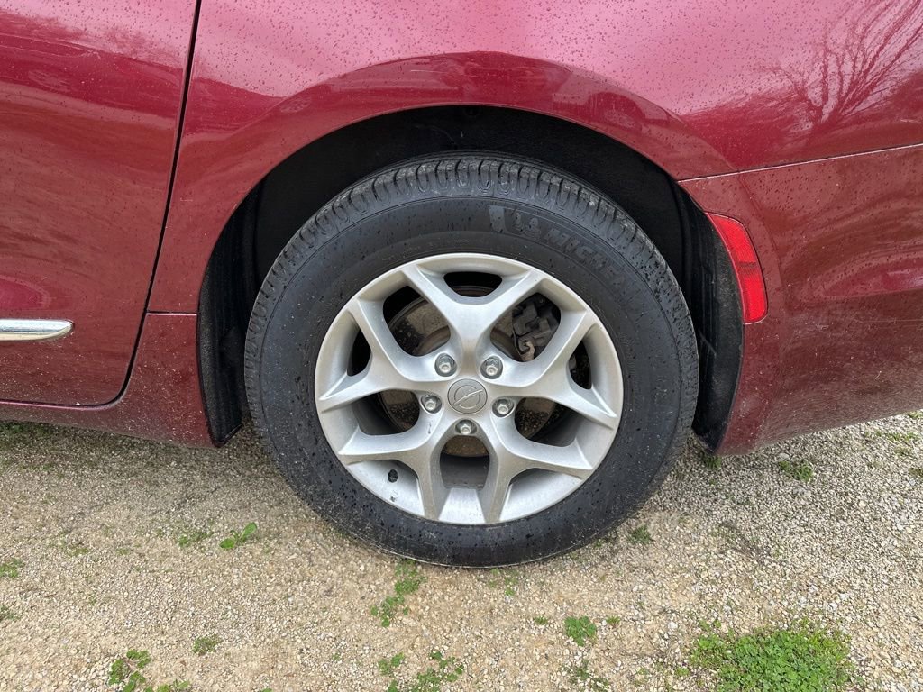 Used 2019 Chrysler Pacifica Touring-L FWD image 10