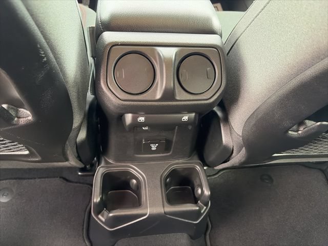Used 2025 Jeep Wrangler Unlimited Rubicon AWD/4WD image 13