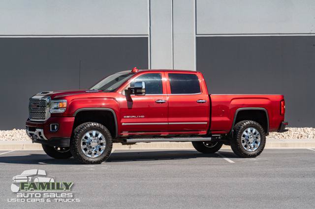 Used 2018 GMC Sierra 2500 Denali w/ Duramax Plus Package AWD/4WD image 3