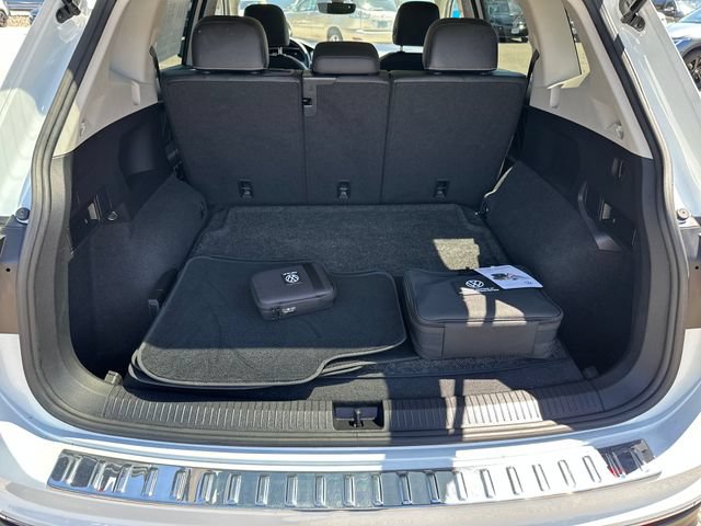 Certified 2023 Volkswagen Tiguan SE w/ Panoramic Sunroof Package AWD/4WD image 33