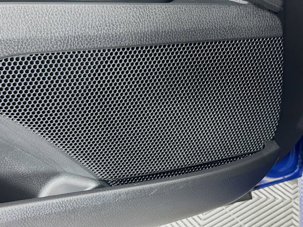 Used 2025 Toyota Camry SE w/ Convenience Package image 19