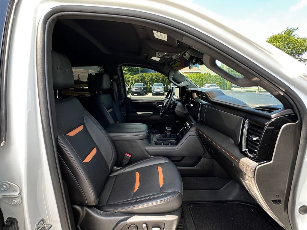Used 2024 GMC Sierra 1500 AT4 w/ AT4 Premium Package AWD/4WD image 12