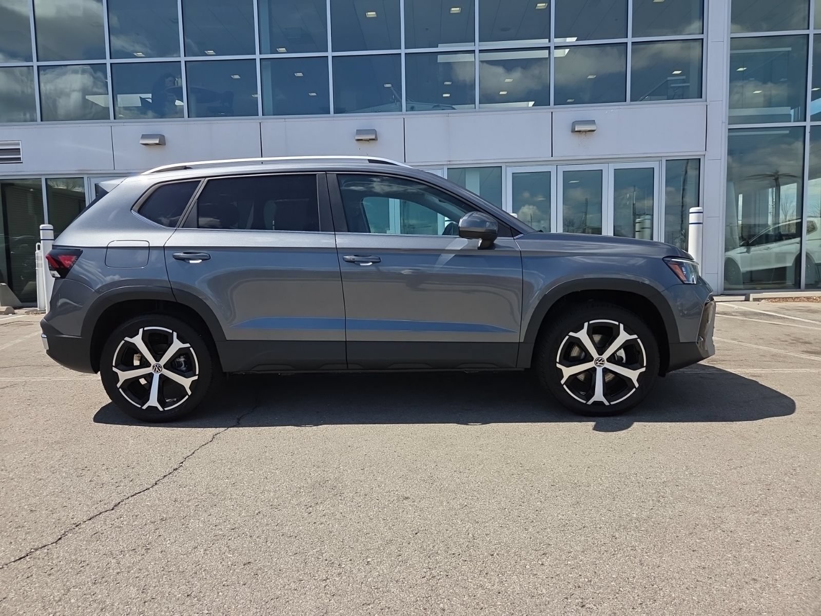 New 2026 Volkswagen Taos SEL AWD/4WD image 3