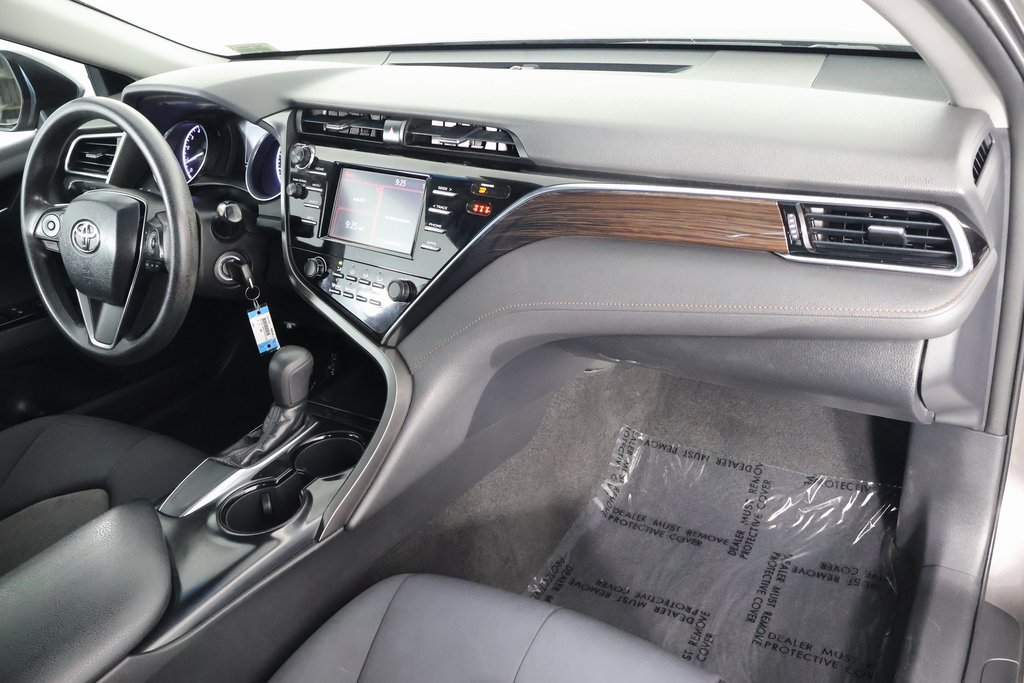 Used 2018 Toyota Camry LE FWD image 9
