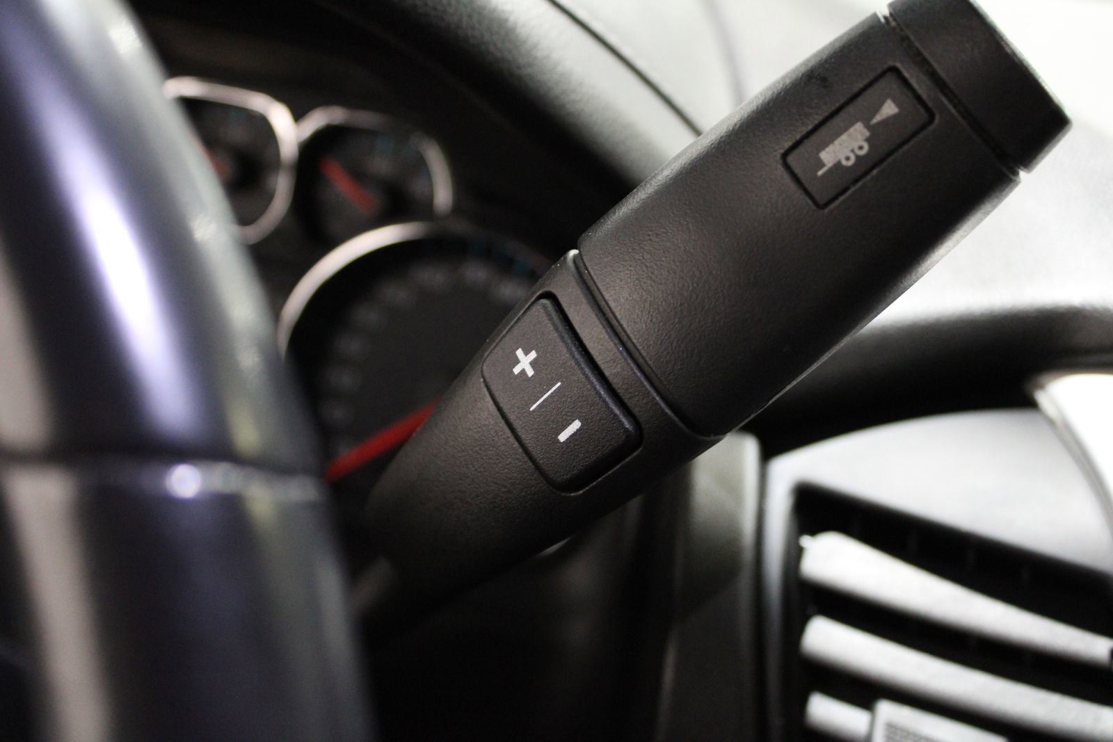 Used 2019 GMC Yukon SLT image 28