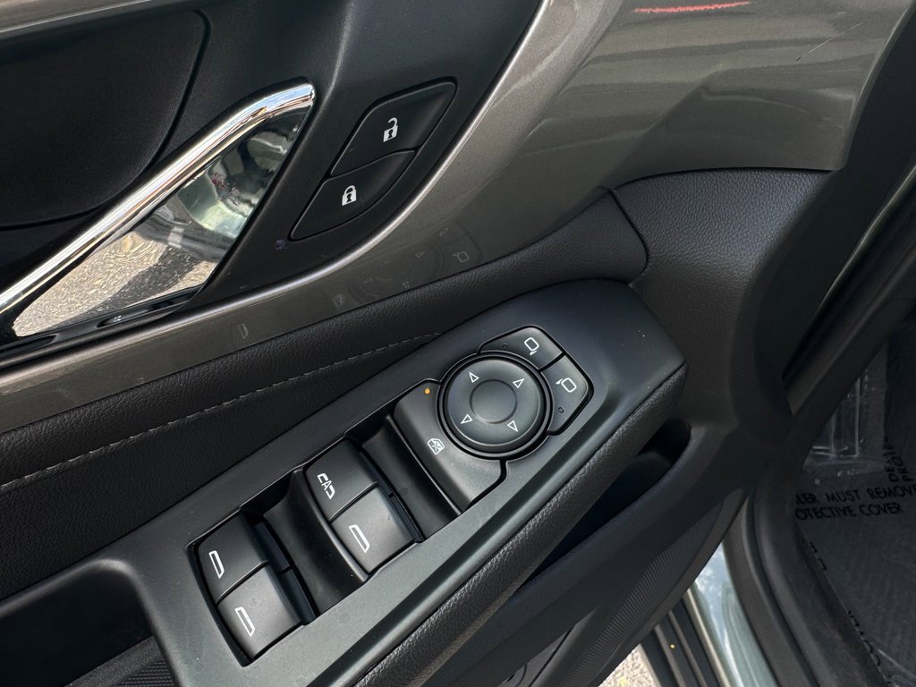 Used 2023 Chevrolet Traverse LT image 11