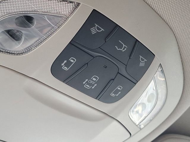 Used 2024 Chrysler Pacifica Touring-L image 21