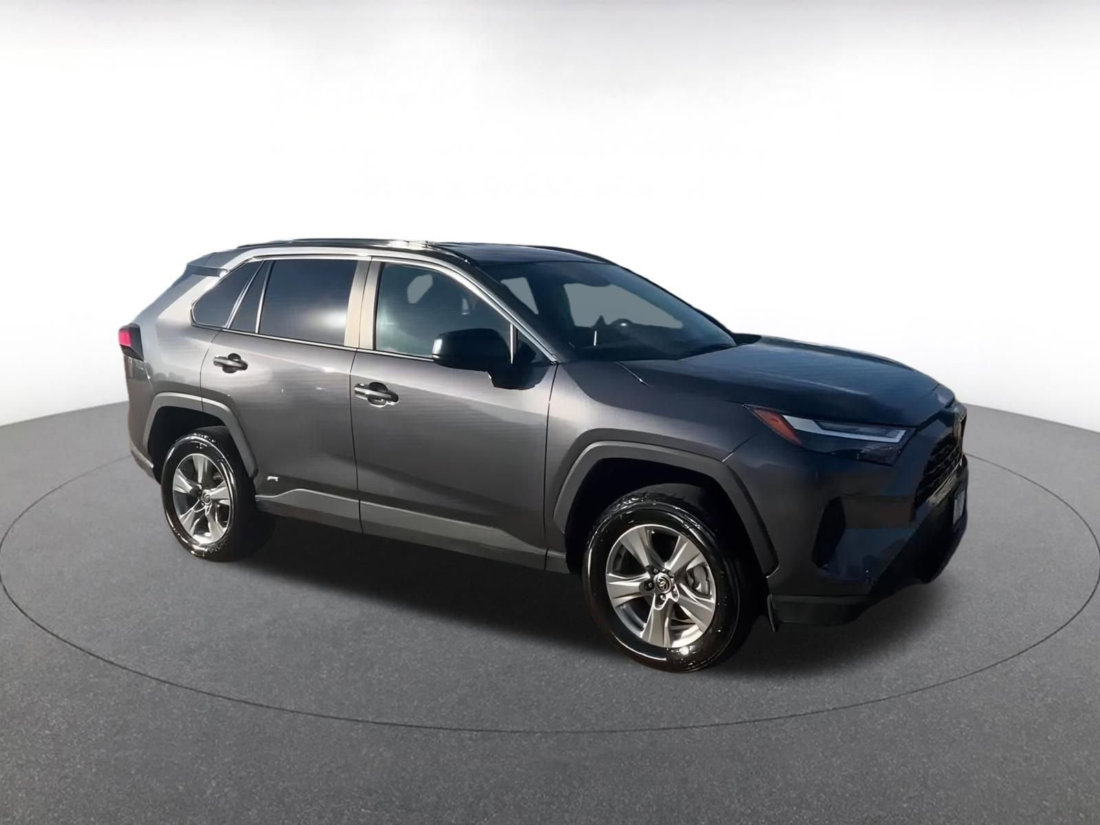 Used 2025 Toyota RAV4 LE video 2