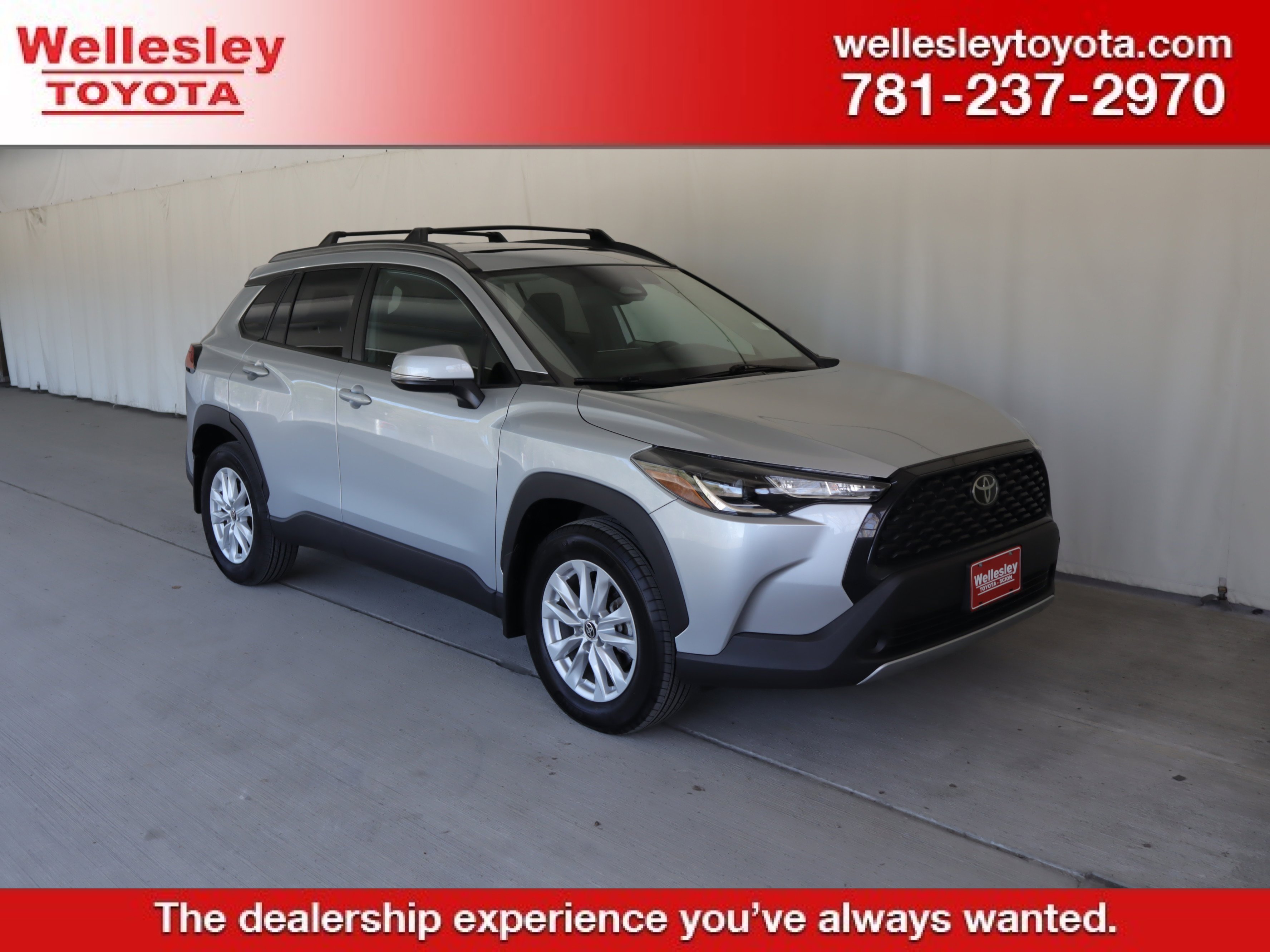 Used 2023 Toyota Corolla Cross LE w/ Moonroof Package image 1