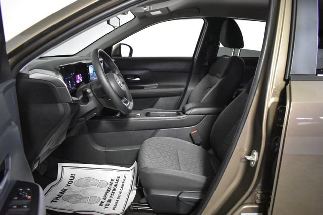 Certified 2025 Nissan Kicks SV AWD/4WD image 11