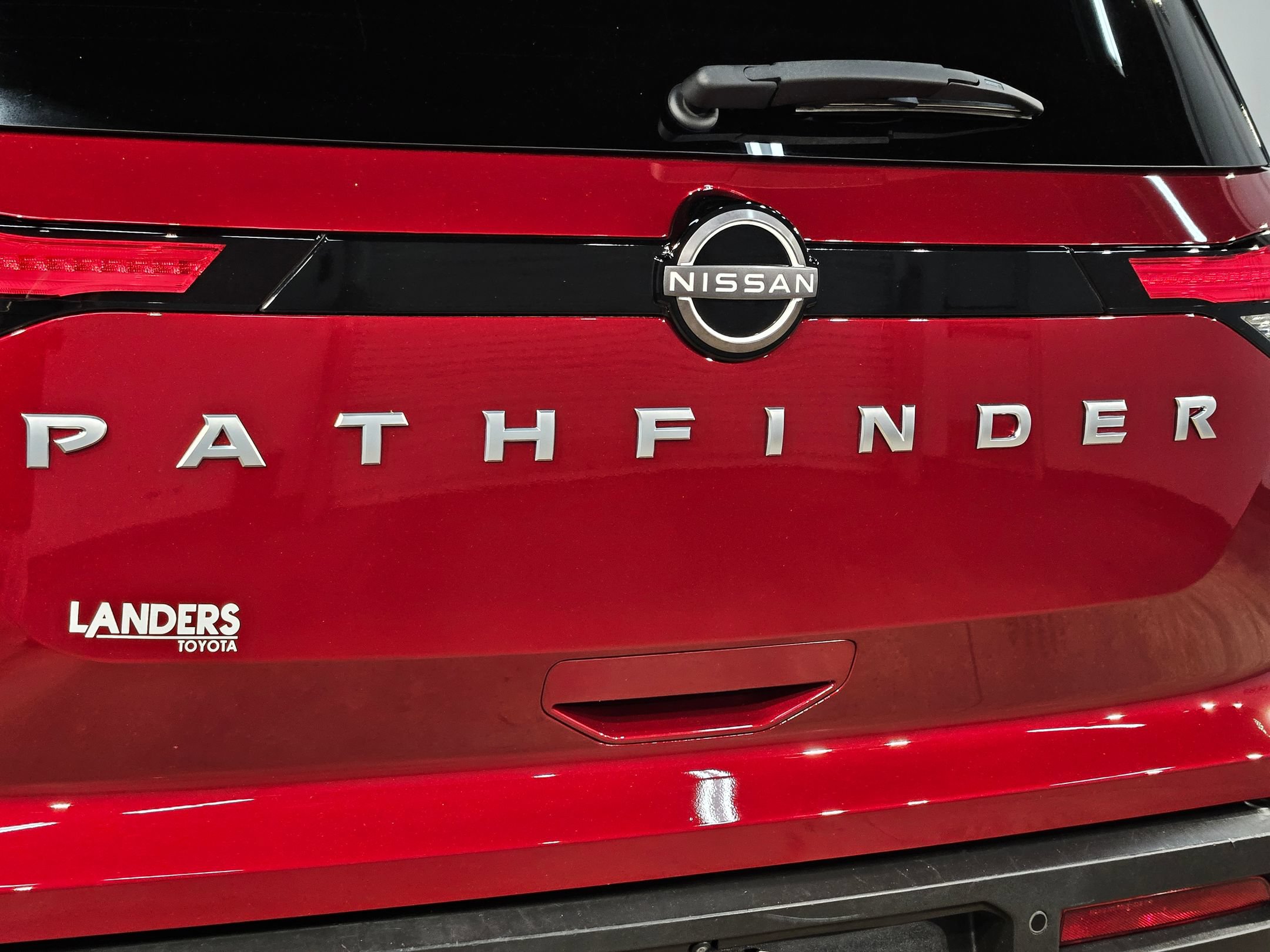 Used 2023 Nissan Pathfinder SV AWD/4WD image 38