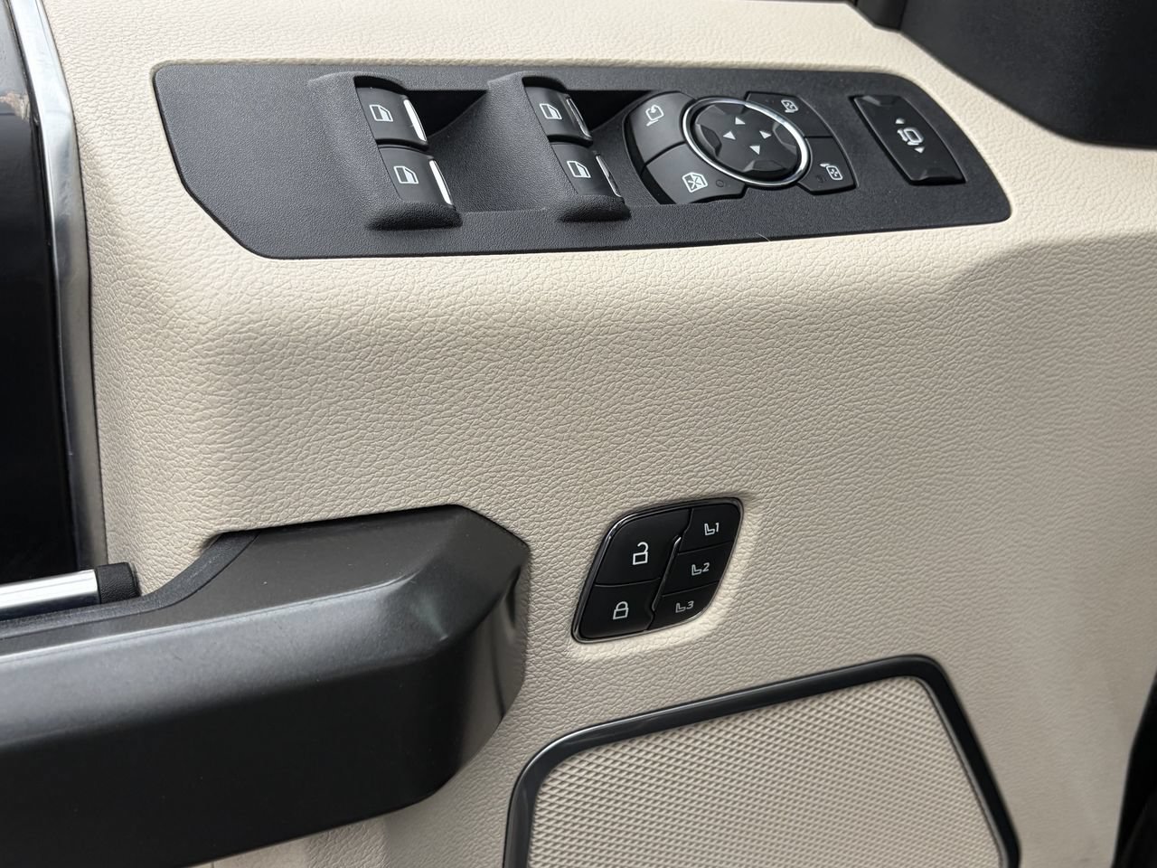 Used 2020 Ford F350 Limited AWD/4WD image 27