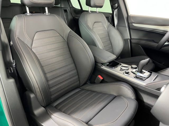 Used 2025 Alfa Romeo Stelvio Sprint AWD/4WD image 47