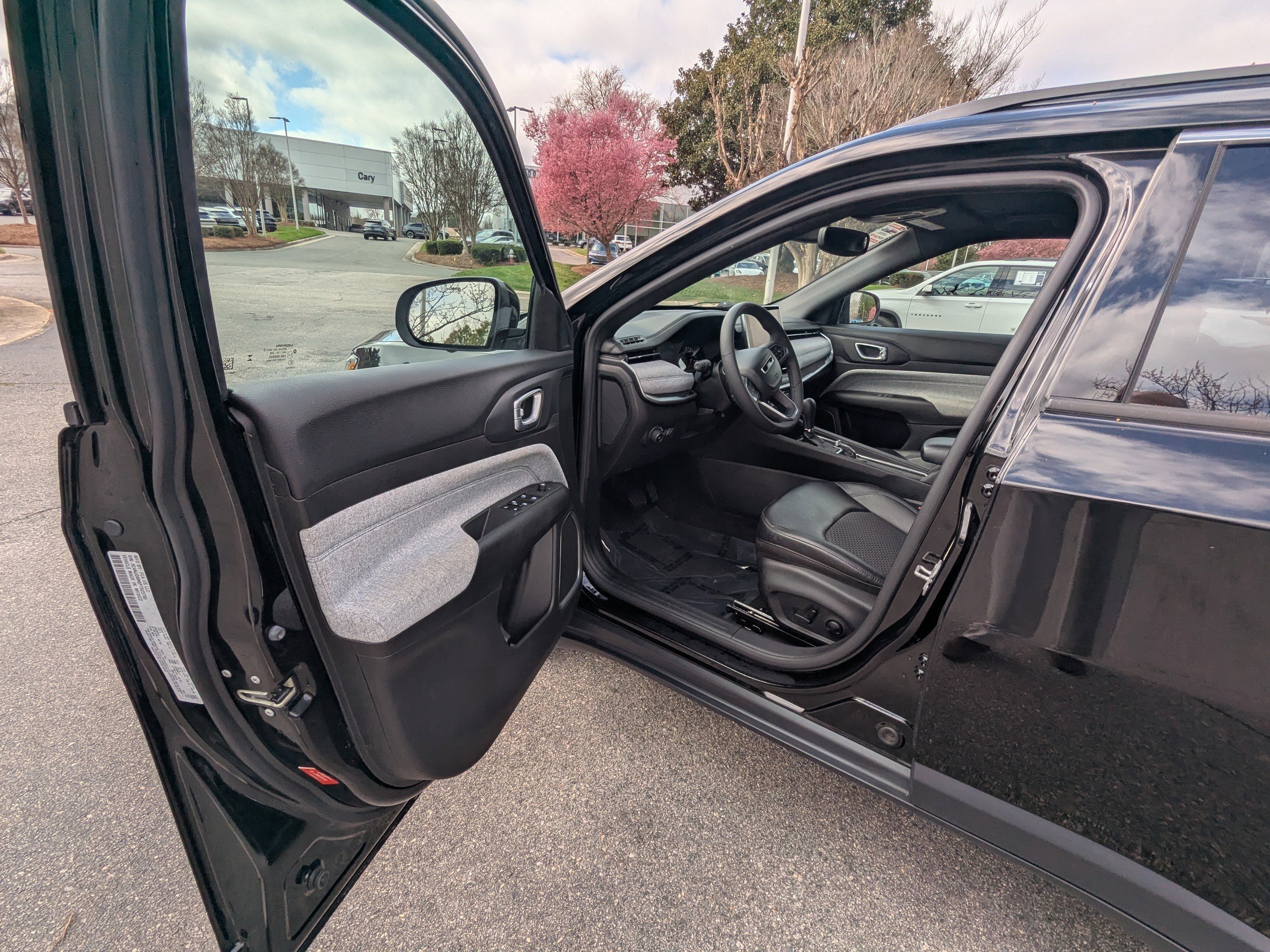 Used 2023 Jeep Compass Latitude w/ Convenience Group image 8