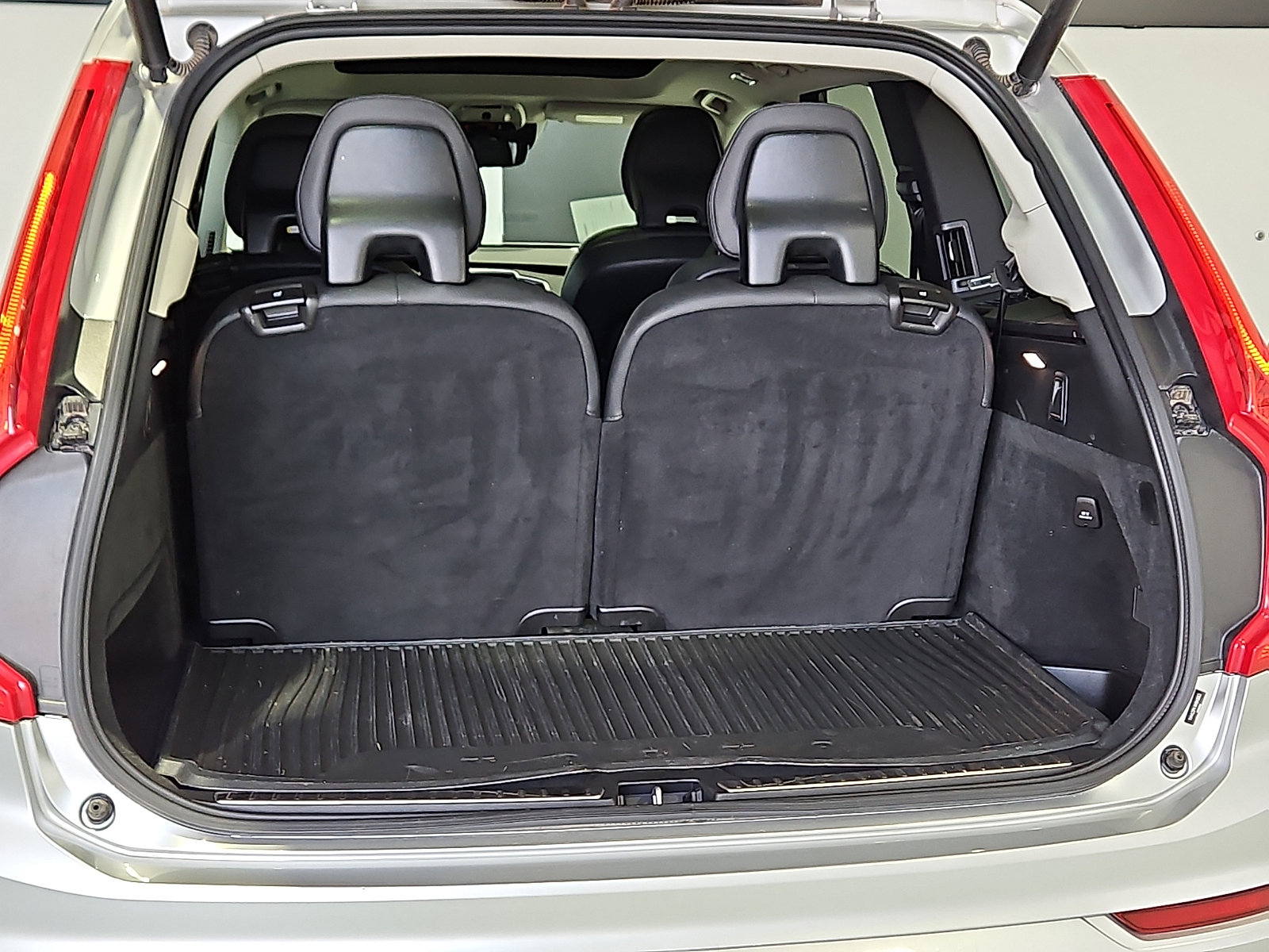 Used 2022 Volvo XC90 T6 Momentum AWD/4WD image 8